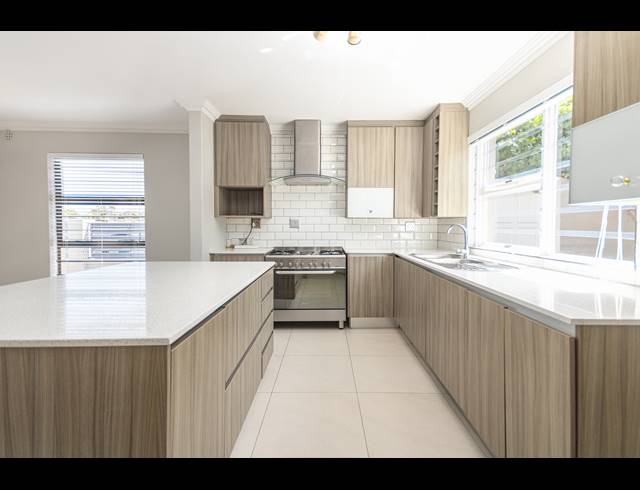 3 BEDROOM FREESTANDING SOLD IN BLOUBERG RISE